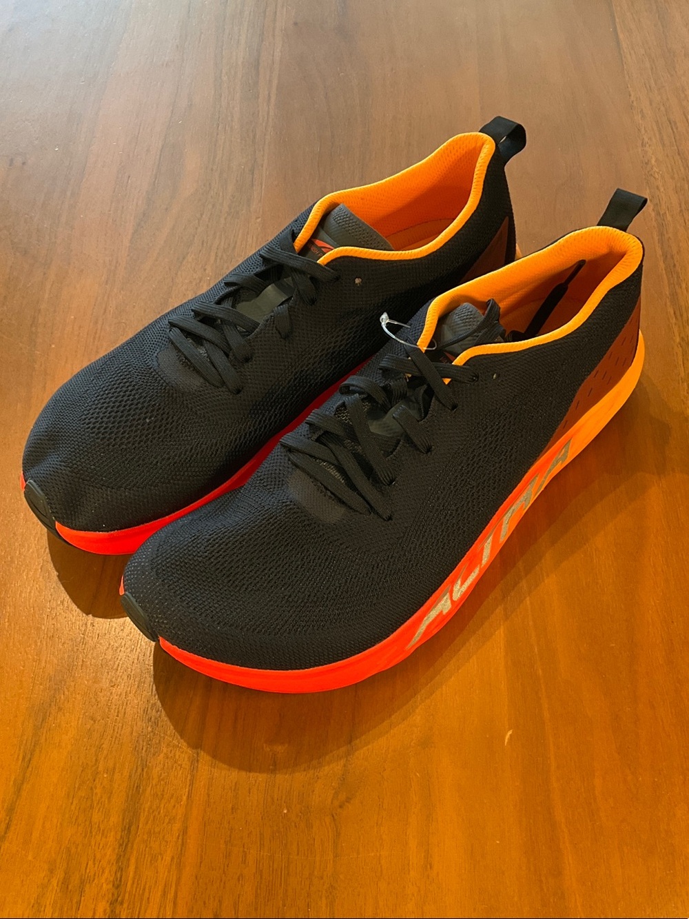 Vanish Pulse Altra Men's Black Running Shoes with Bright Orange sample